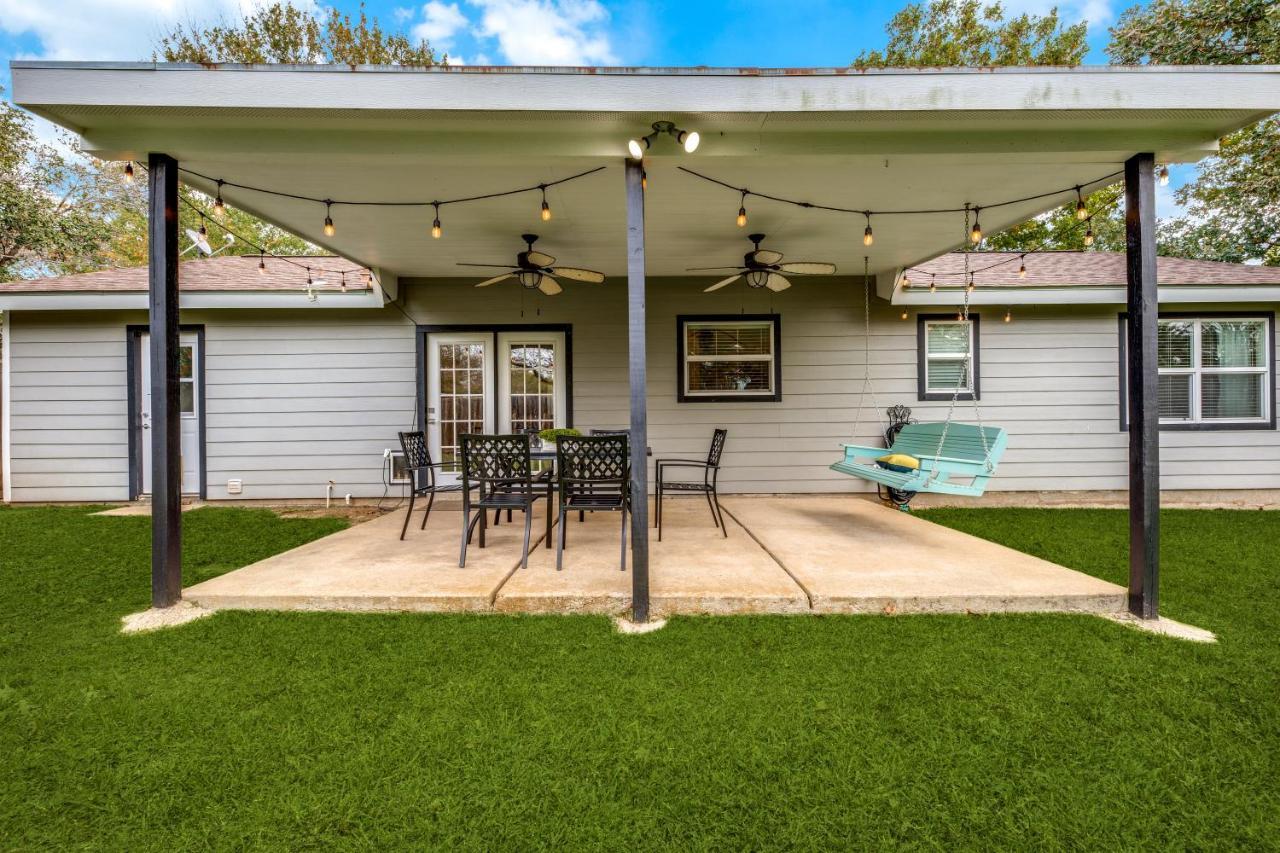 Cozy 4 Bedroom Home Blocks To Main Street And Wineries Fredericksburg Exterior photo